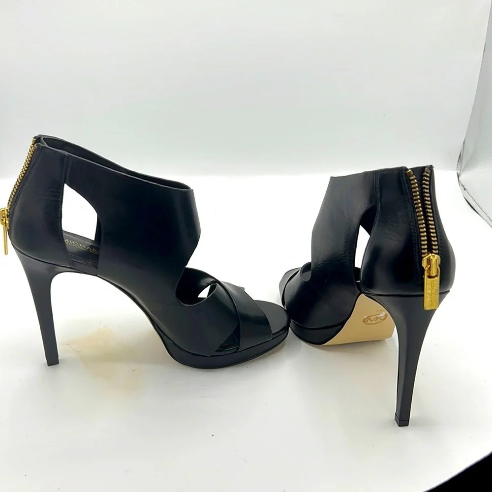 Michael Kors high heel  shoes in great condition.size 7.